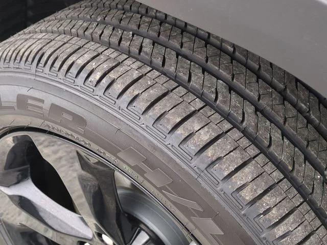 New 2025 Silver Zynith Exterior Paint Jeep Altitude X image 11