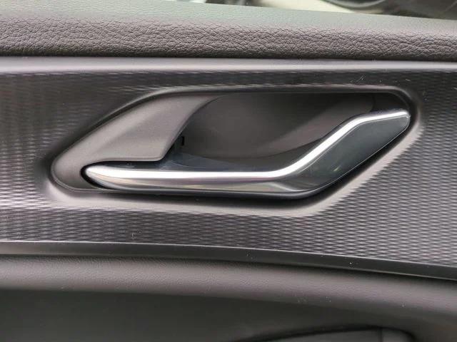 New 2025 Silver Zynith Exterior Paint Jeep Altitude X image 14