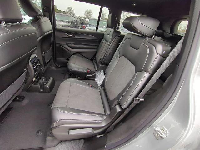 New 2025 Silver Zynith Exterior Paint Jeep Altitude X image 29
