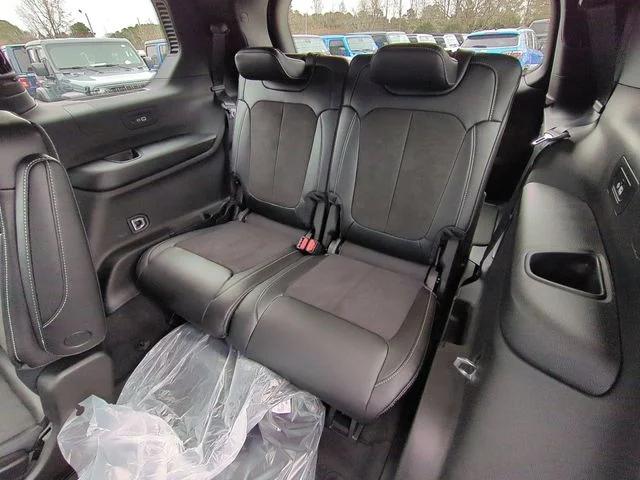 New 2025 Silver Zynith Exterior Paint Jeep Altitude X image 30
