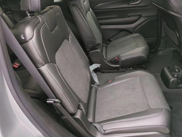 New 2025 Silver Zynith Exterior Paint Jeep Altitude X image 35