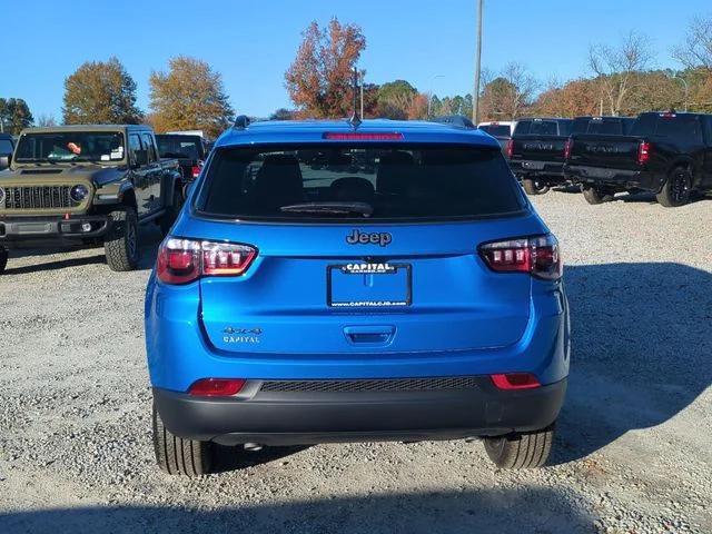 New 2026 Hydro Blue Pearl-Coat Exterior Paint Jeep Latitude image 4