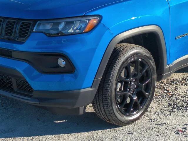 New 2026 Hydro Blue Pearl-Coat Exterior Paint Jeep Latitude image 9