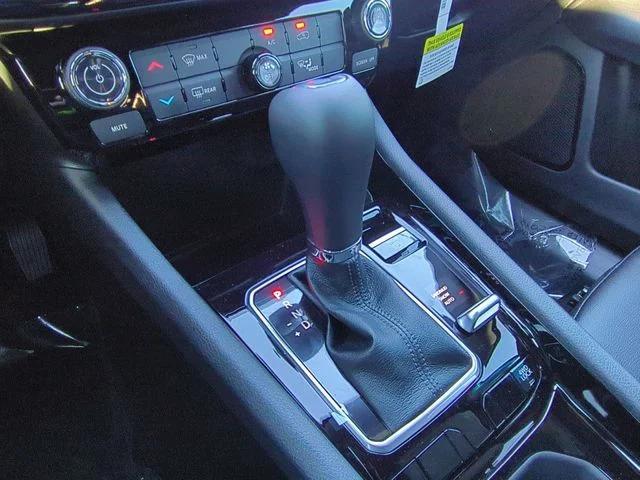 New 2026 Hydro Blue Pearl-Coat Exterior Paint Jeep Latitude image 19