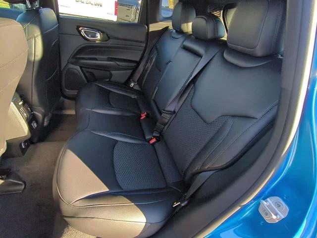 New 2026 Hydro Blue Pearl-Coat Exterior Paint Jeep Latitude image 30