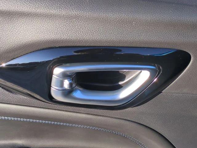 New 2026 Hydro Blue Pearl-Coat Exterior Paint Jeep Latitude image 33
