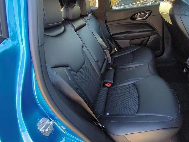 New 2026 Hydro Blue Pearl-Coat Exterior Paint Jeep Latitude image 36