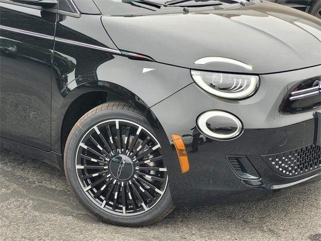 2025 Fiat FIAT 500e 500e ICONA 2025 Fiat FIAT 500e 500e ICONA