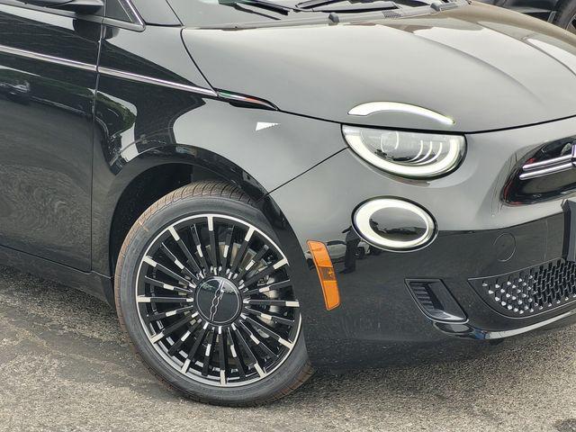 2025 Fiat FIAT 500e 500e ICONA