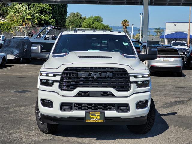 2025 RAM Ram 3500 RAM 3500 LIMITED CREW CAB 4X4 8 BOX
