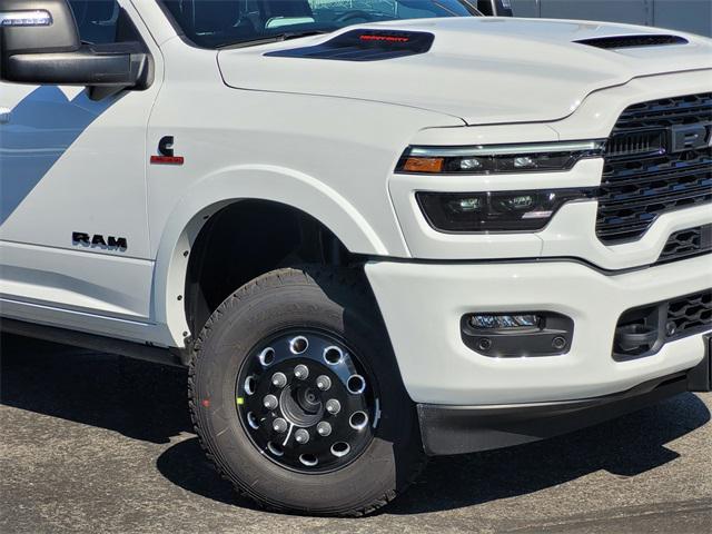 2025 RAM Ram 3500 RAM 3500 LIMITED CREW CAB 4X4 8 BOX