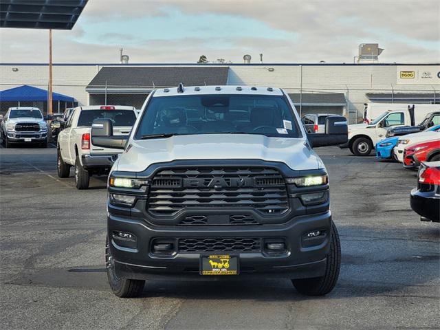 2026 RAM Ram 3500 Chassis Cab RAM 3500 TRADESMAN CHASSIS REGULAR CAB 4X4 84 CA 2026 RAM Ram 3500 Chassis Cab RAM 3500 TRADESMAN CHASSIS REGULAR CAB 4X4 84 CA