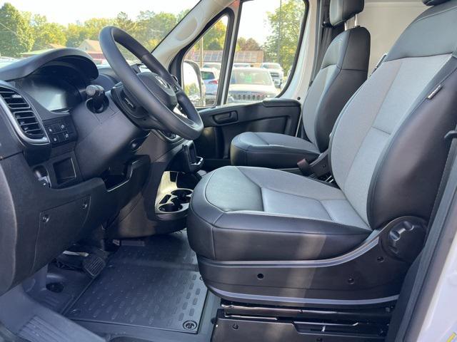 2025 RAM ProMaster 1500 Cargo Van SLT Low Roof 136 WB 2025 RAM ProMaster 1500 Cargo Van SLT Low Roof 136 WB