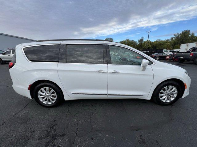 2017 Chrysler Pacifica Touring-L 2017 Chrysler Pacifica Touring-L