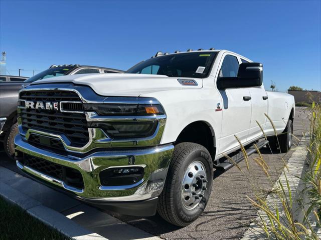 2026 RAM Ram 3500 RAM 3500 TRADESMAN CREW CAB 4X4 8 BOX