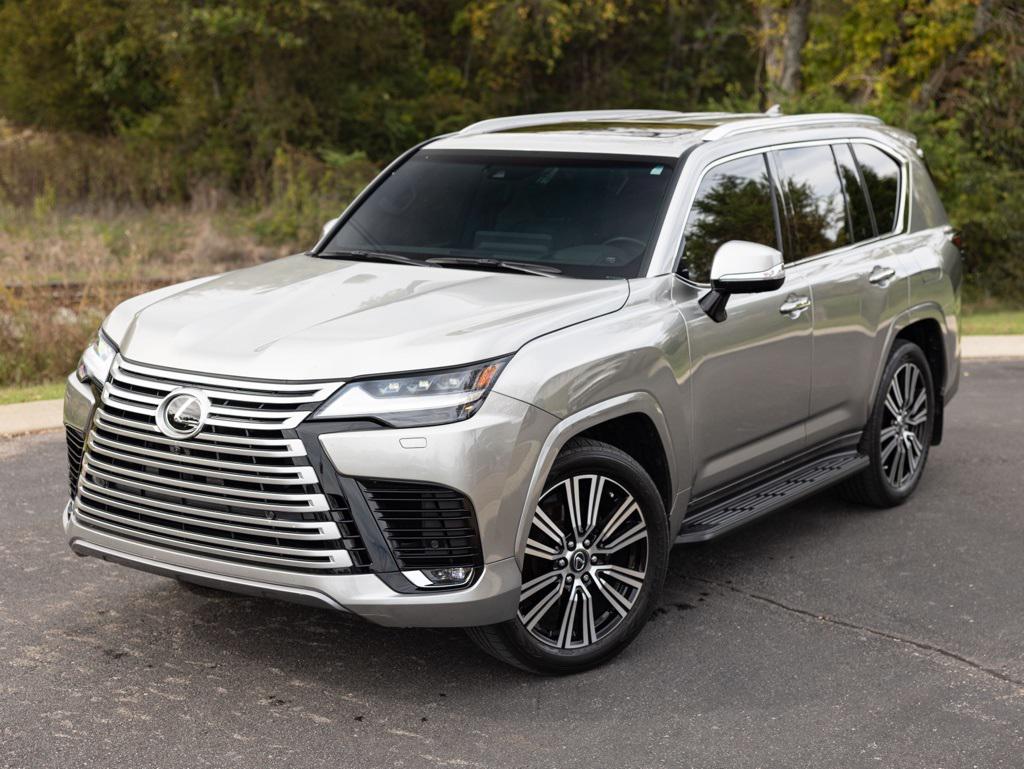 2024 Lexus LX 600 Luxury photo 4
