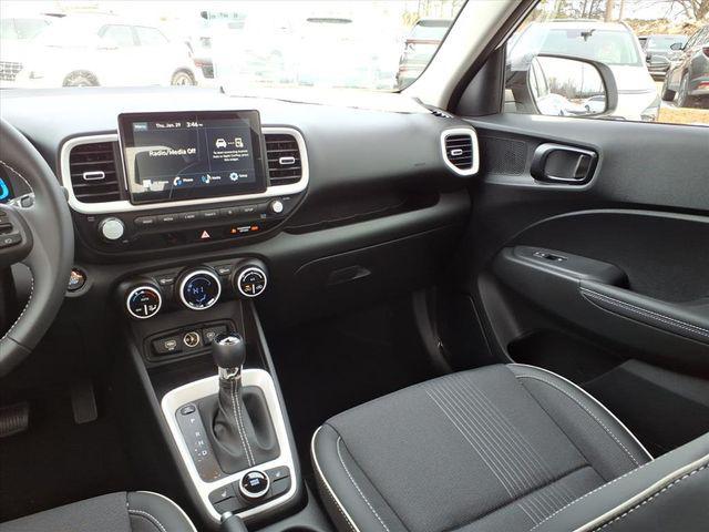 2026 Hyundai Venue SEL w/Two-Tone Roof