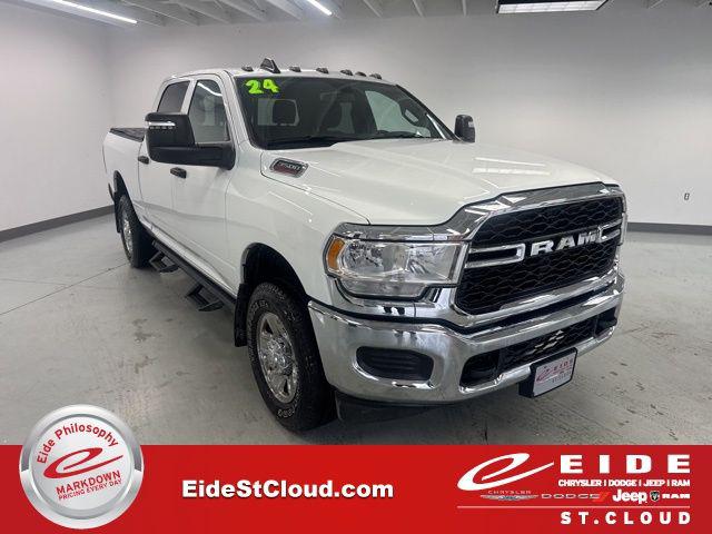 2024 RAM 3500 Tradesman Crew Cab 4x4 64 Box 2024 RAM 3500 Tradesman Crew Cab 4x4 64 Box