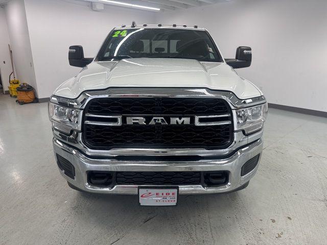 2024 RAM 3500 Tradesman Crew Cab 4x4 64 Box 2024 RAM 3500 Tradesman Crew Cab 4x4 64 Box