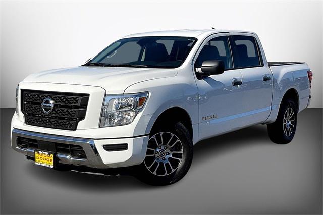 2022 Nissan TITAN Crew Cab SV 4x4