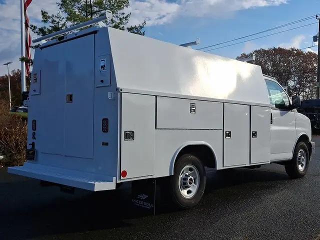 2025 GMC Savana Cutaway Work Van