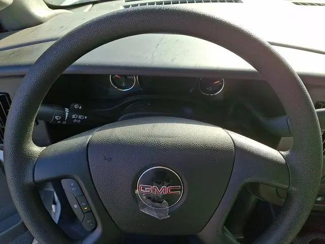2025 GMC Savana Cutaway Work Van