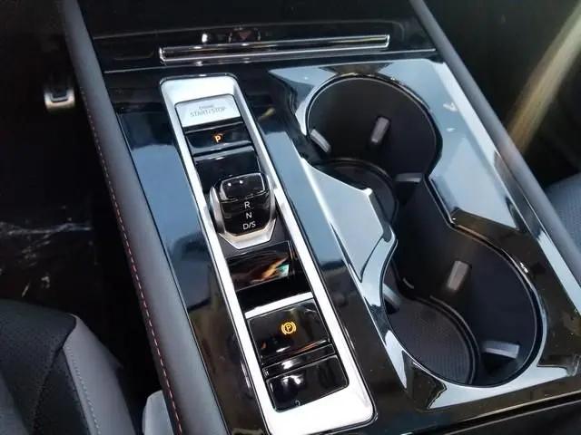 2026 Volkswagen Atlas Peak Edition