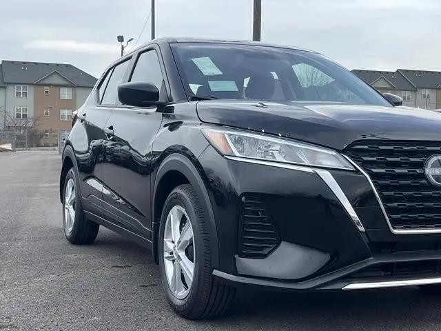 2025 Nissan Kicks S