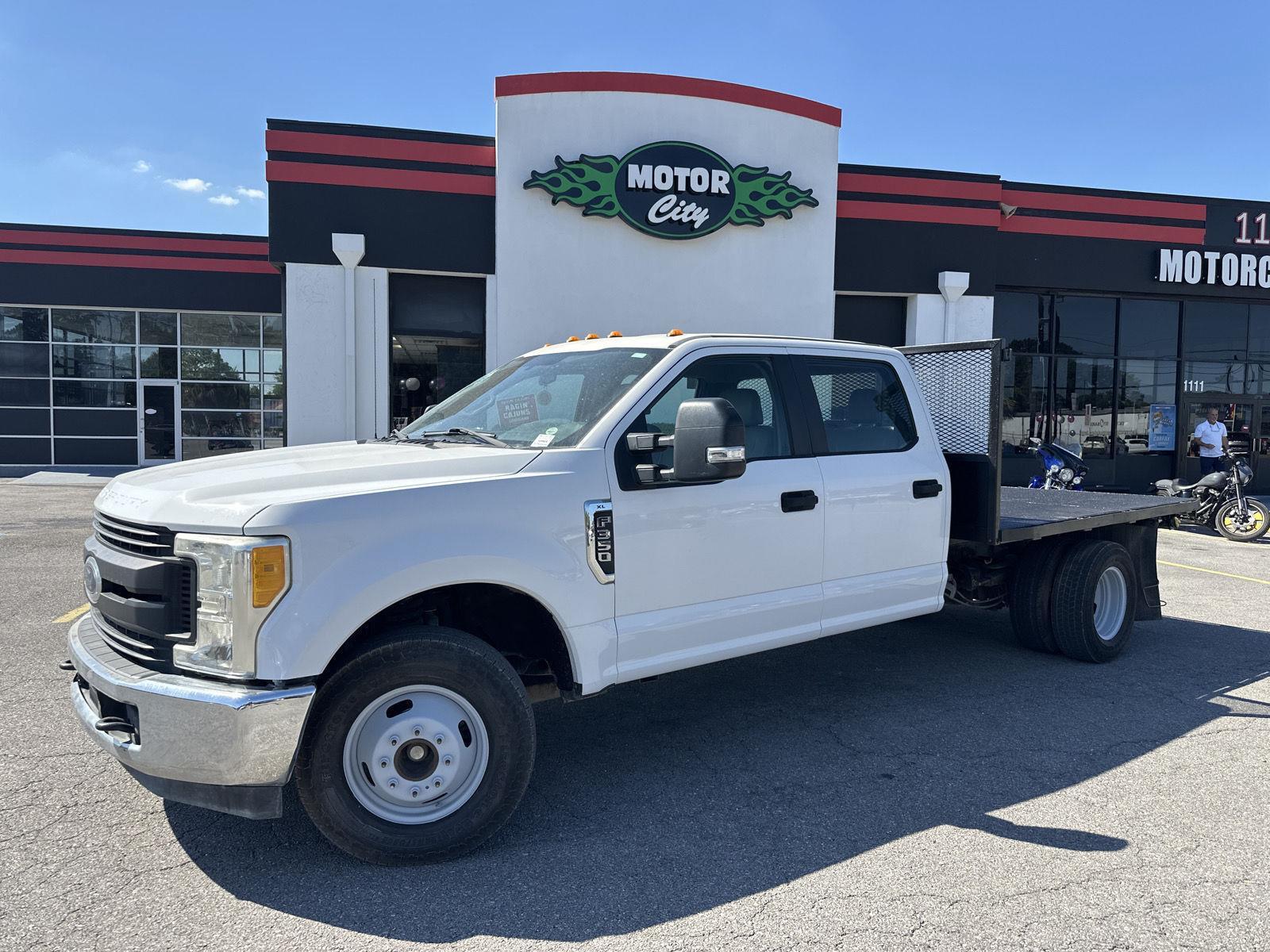 2017 Ford F-350 Super Duty Chassis Cab XL's photo