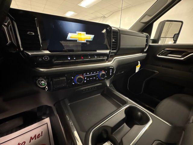 2026 Chevrolet Silverado 3500HD Crew Cab, Long Bed, LT Dual Rear Wheel, RWD