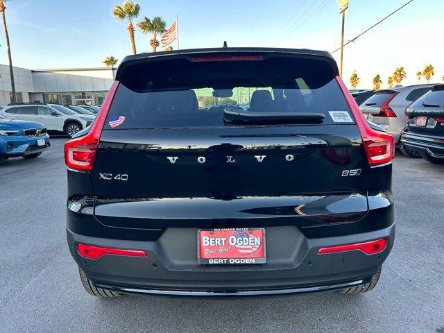 2026 Volvo XC40 Ultra, B5 AWD Gas (mild hybrid), Dark