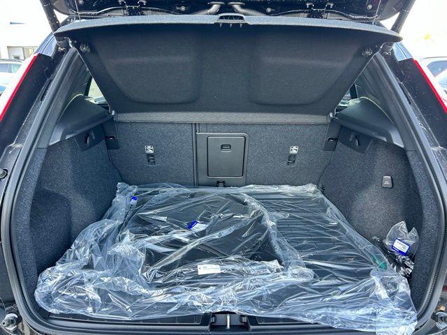 2026 Volvo XC40 Ultra, B5 AWD Gas (mild hybrid), Dark