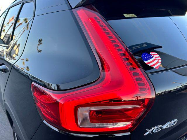 2026 Volvo XC40 Ultra, B5 AWD Gas (mild hybrid), Dark