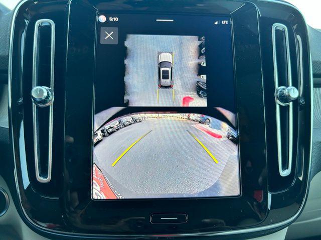 2026 Volvo XC40 Ultra, B5 AWD Gas (mild hybrid), Dark
