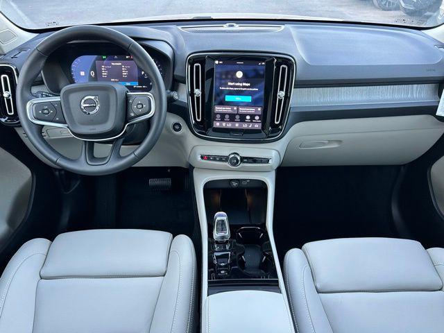 2026 Volvo XC40 Ultra, B5 AWD Gas (mild hybrid), Dark