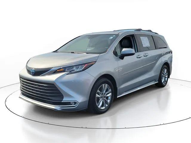 2022 Toyota Sienna XLE