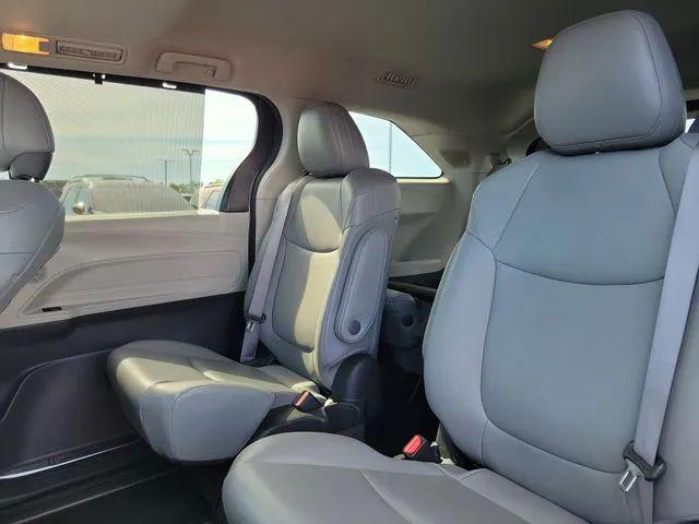 2022 Toyota Sienna XLE