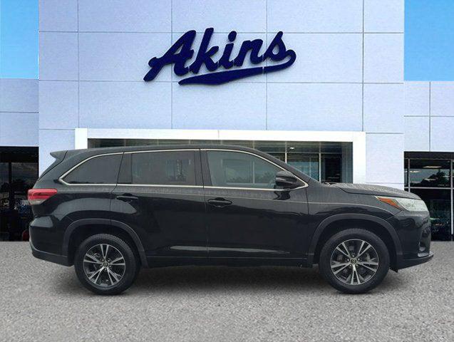 2018 Toyota Highlander LE 2018 Toyota Highlander LE
