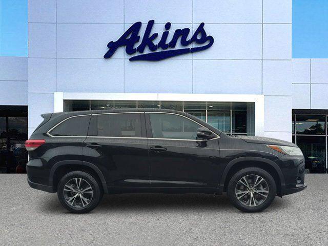 2018 Toyota Highlander LE 2018 Toyota Highlander LE
