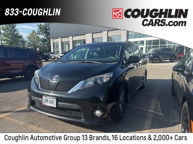2014 Toyota Sienna SE 8 Passenger
