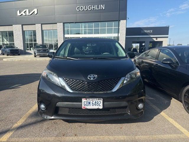 2014 Toyota Sienna SE 8 Passenger