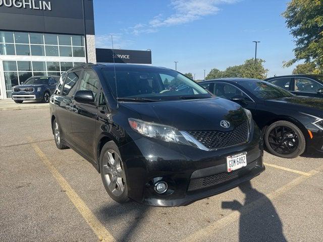 2014 Toyota Sienna SE 8 Passenger