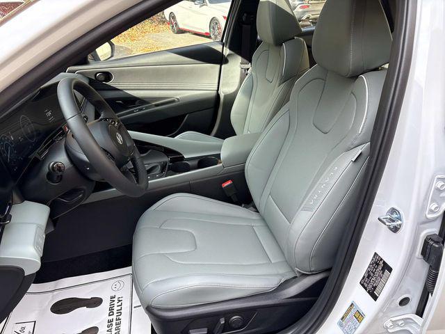 2025 Hyundai Elantra Hybrid Limited