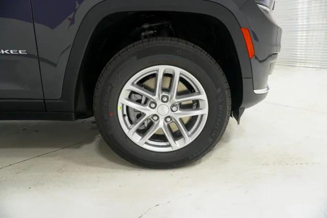 2025 Jeep Grand Cherokee Laredo X 4x4