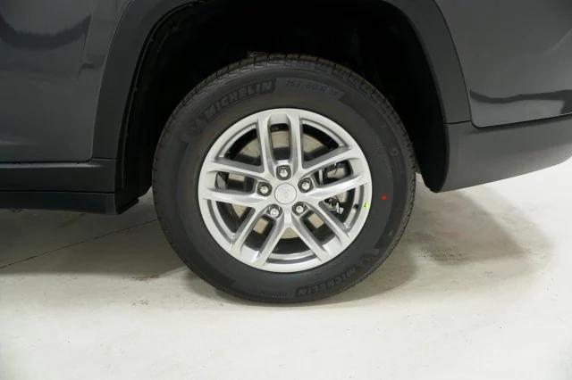 2025 Jeep Grand Cherokee Laredo X 4x4