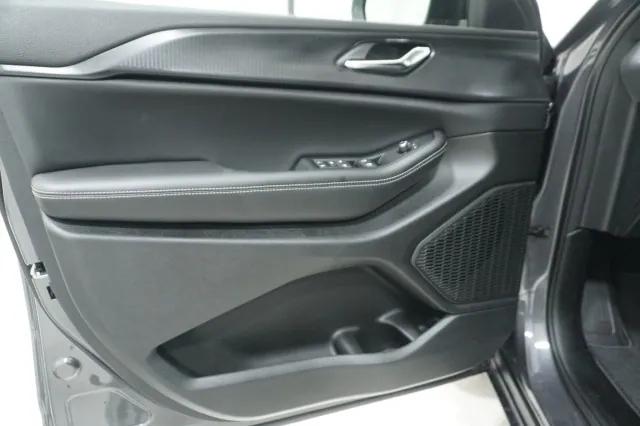 2025 Jeep Grand Cherokee Laredo X 4x4
