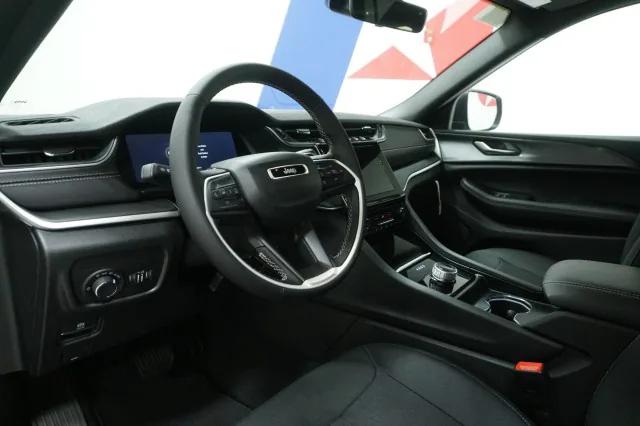 2025 Jeep Grand Cherokee Laredo X 4x4