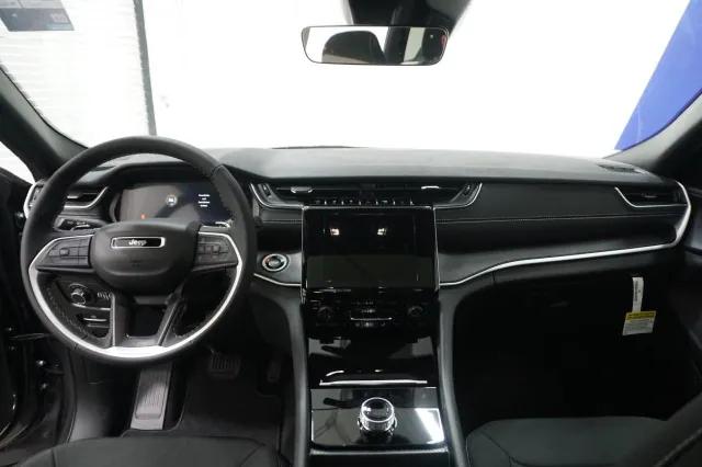 2025 Jeep Grand Cherokee Laredo X 4x4
