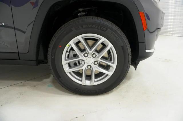 2025 Jeep Grand Cherokee Laredo X 4x4