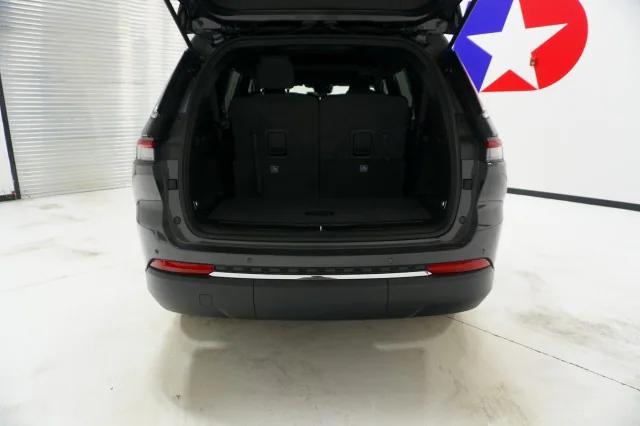 2025 Jeep Grand Cherokee Laredo X 4x4